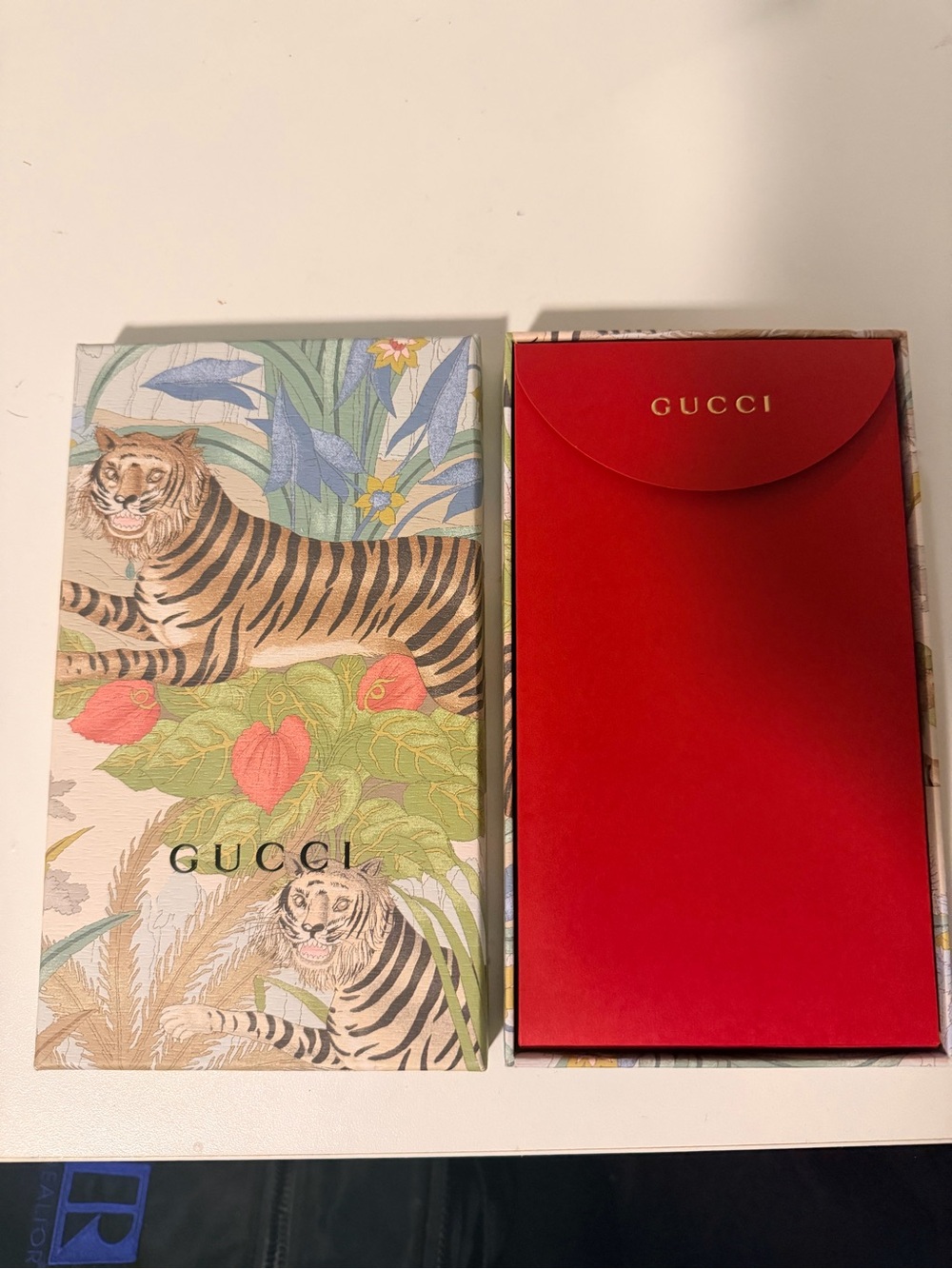 Gucci Tiger Floral Cade + 10 Red Gucci Envelopes